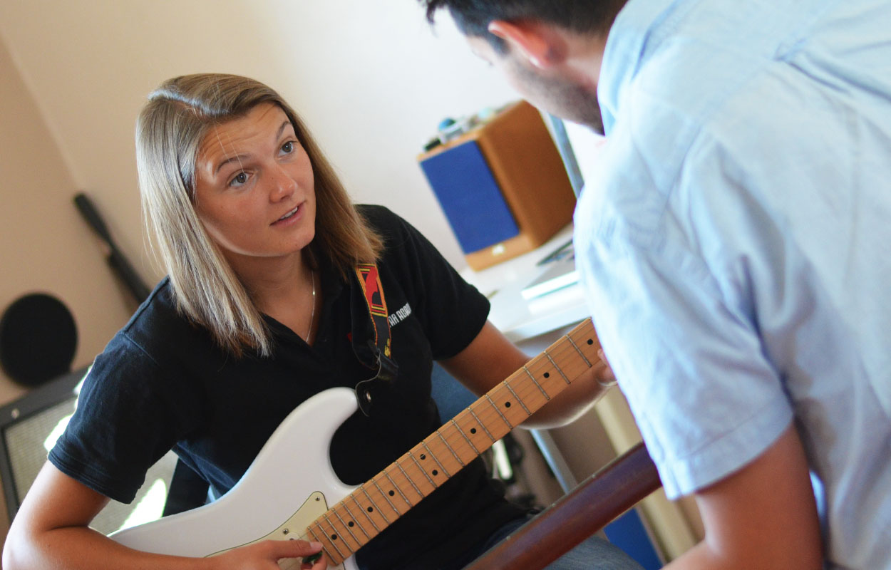 Guitar Lessons Derby, Learn Guitar in Derby Area YGA