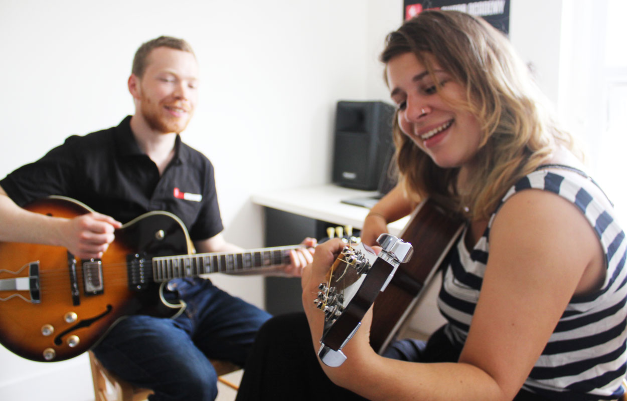 Guitar Lessons Eastbourne, Learn Guitar in Eastbourne YGA